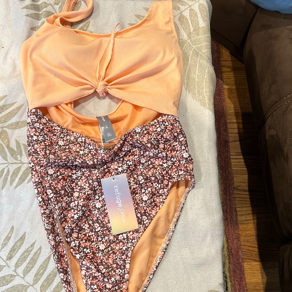 Nwt refuge swimsuit